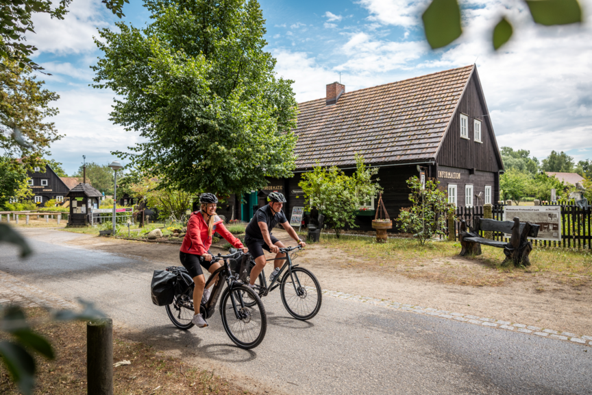 Bett+Bike - Gäste vor Herberge Bett+Bike - Gäste vor Herberge